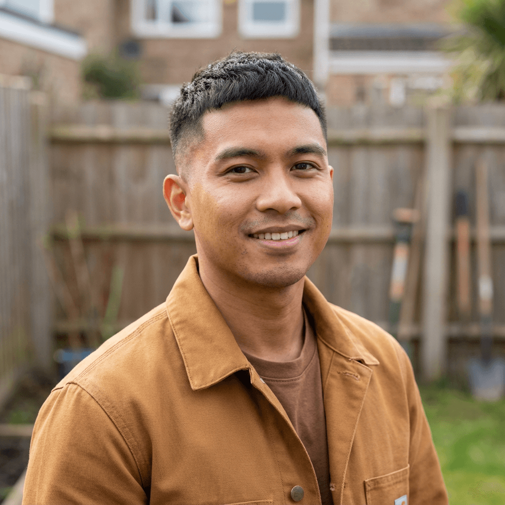 Male customer in his late 30s, East Asian, professional setting